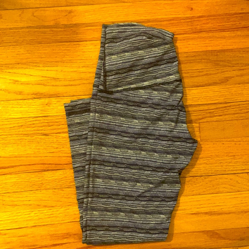 Lululemon size 6 leggings
